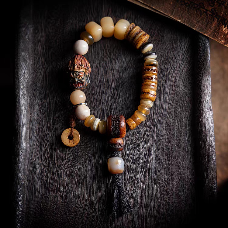 Mala with yak bone, camel bone and horn beads in 15cm 