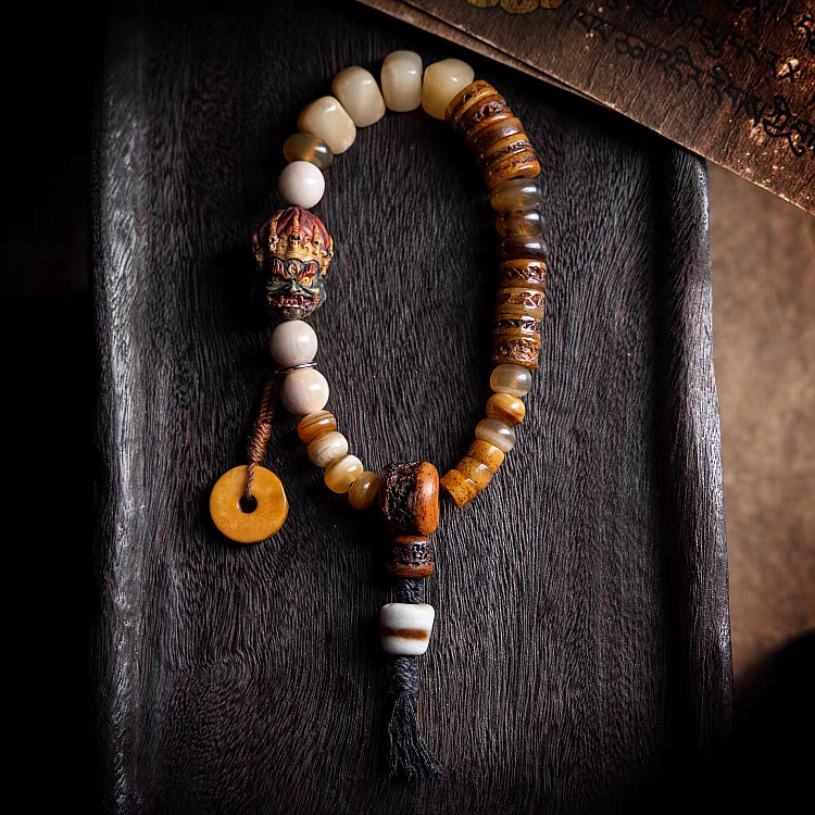 Mala with yak bone, camel bone and horn beads in 18cm 